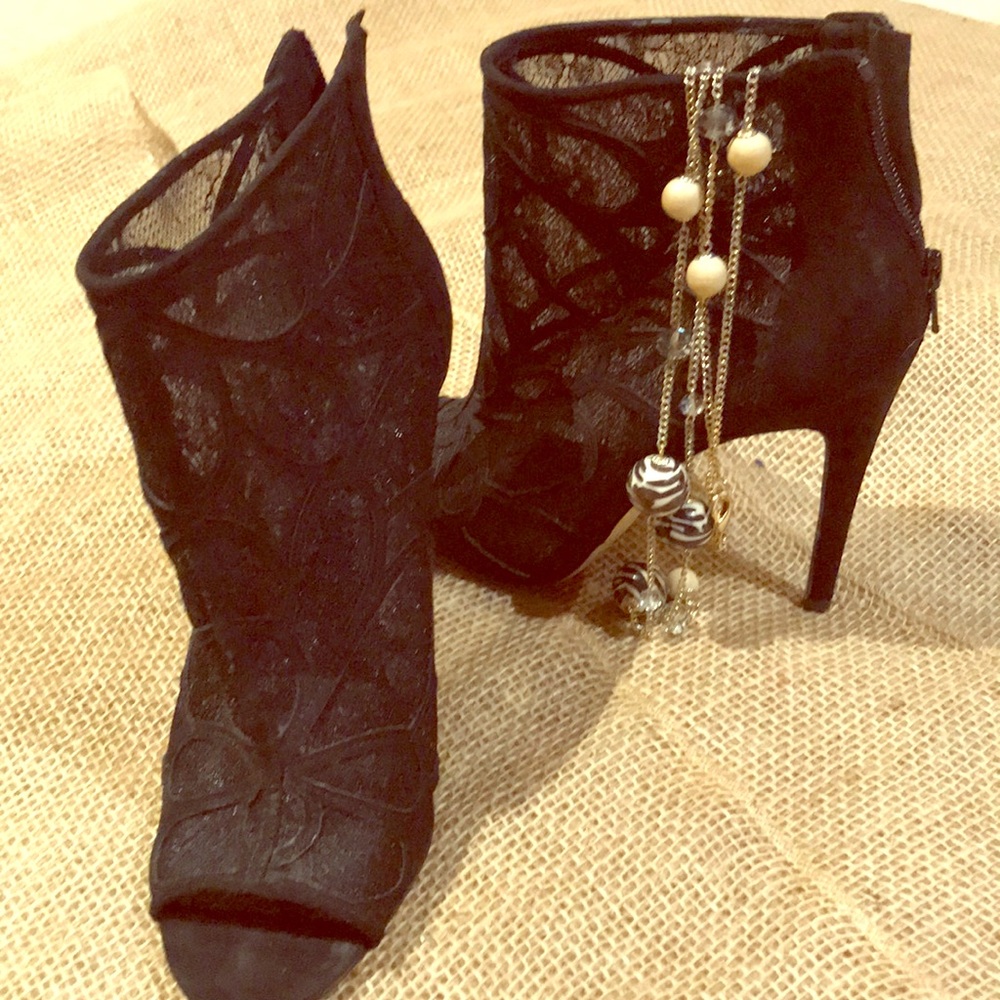 Aldo mesh peep toe shootie.